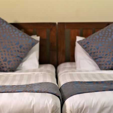 Chamiachi Hotel & Apartments Бамбури Екстериор снимка