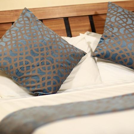Chamiachi Hotel & Apartments Бамбури Екстериор снимка