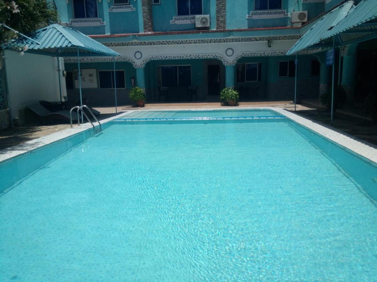 Chamiachi Hotel & Apartments Бамбури Екстериор снимка