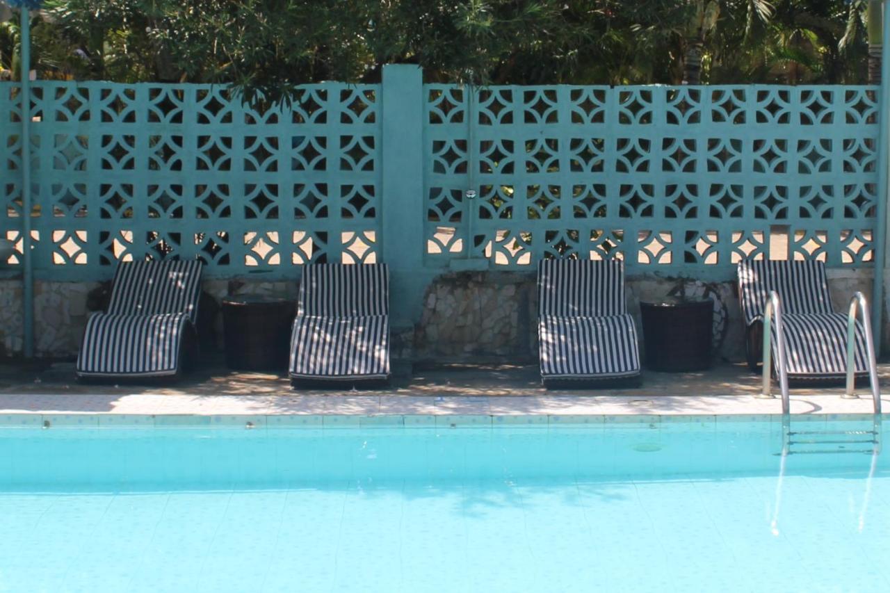 Chamiachi Hotel & Apartments Бамбури Екстериор снимка