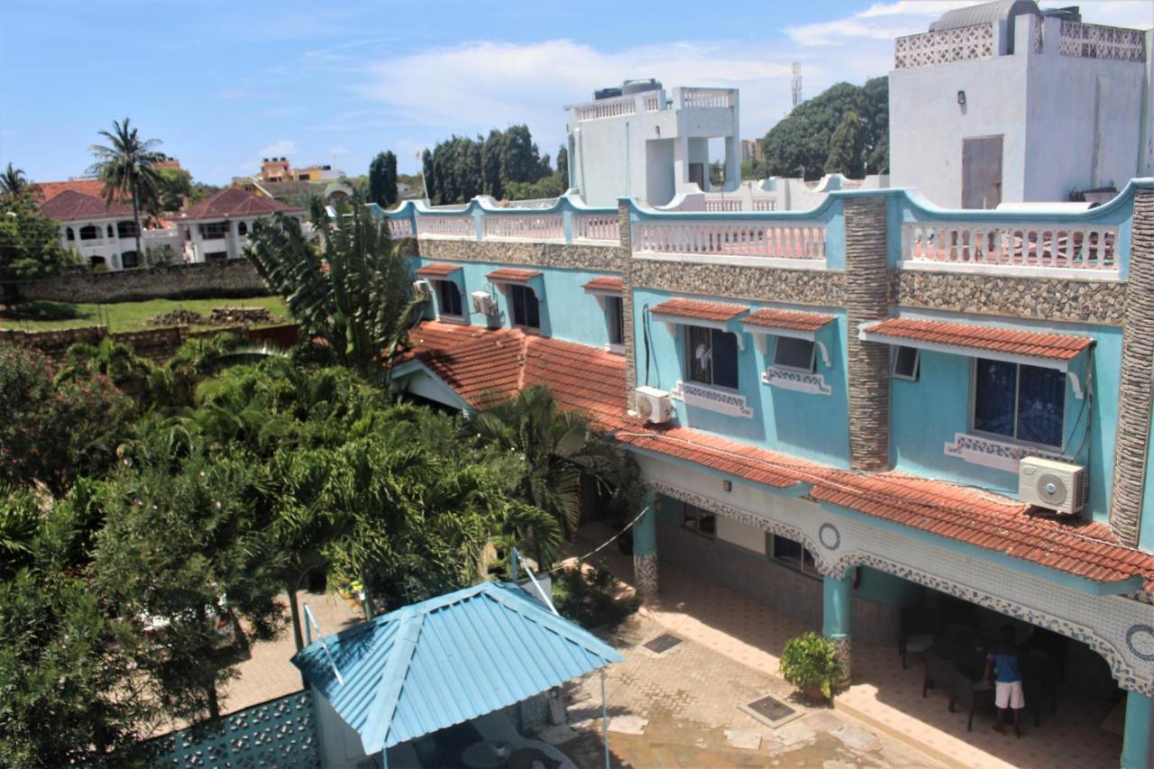 Chamiachi Hotel & Apartments Бамбури Екстериор снимка