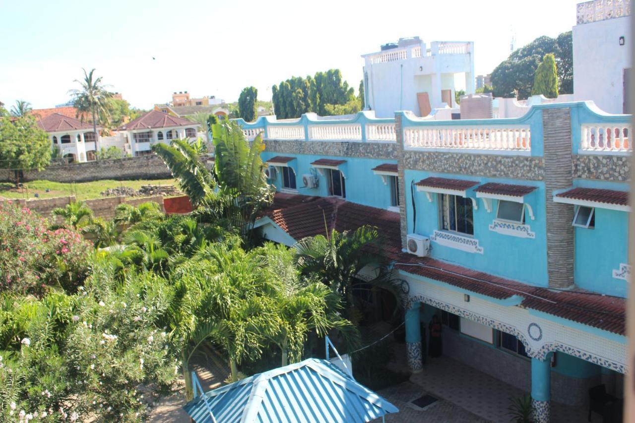 Chamiachi Hotel & Apartments Бамбури Екстериор снимка