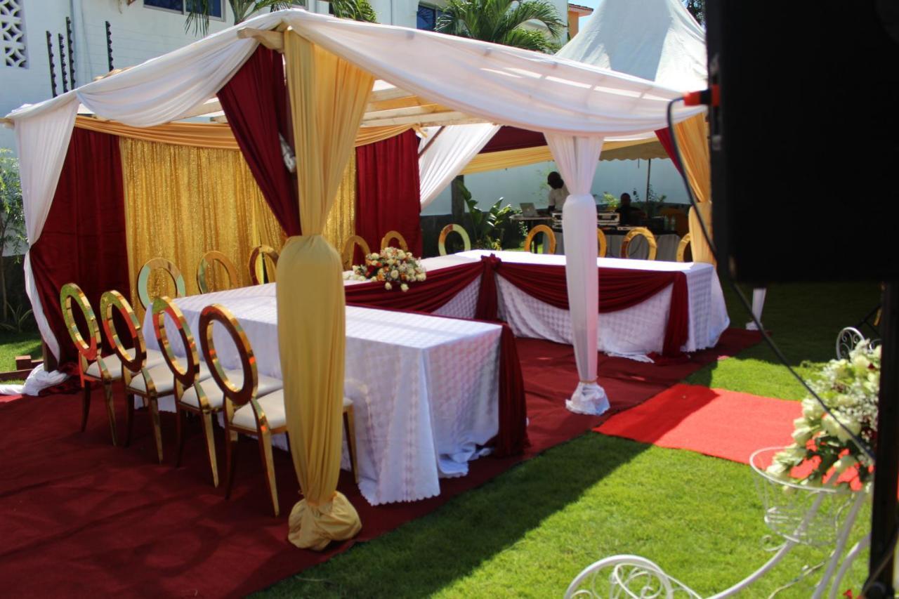 Chamiachi Hotel & Apartments Бамбури Екстериор снимка