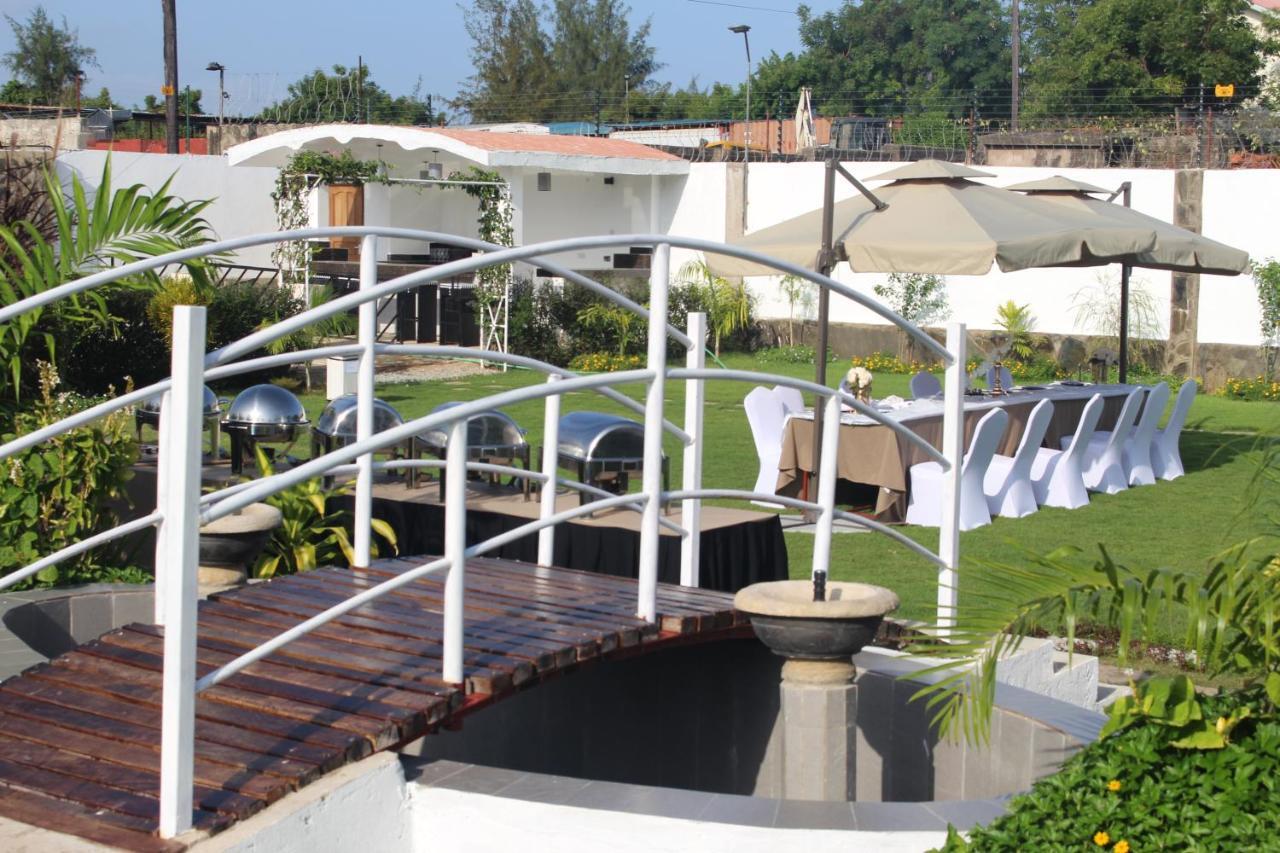 Chamiachi Hotel & Apartments Бамбури Екстериор снимка