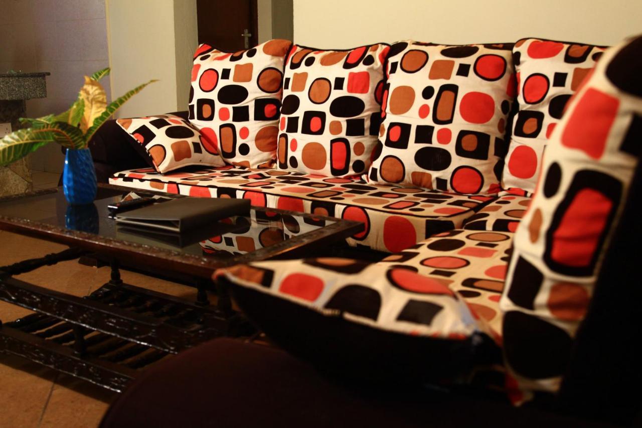 Chamiachi Hotel & Apartments Бамбури Екстериор снимка