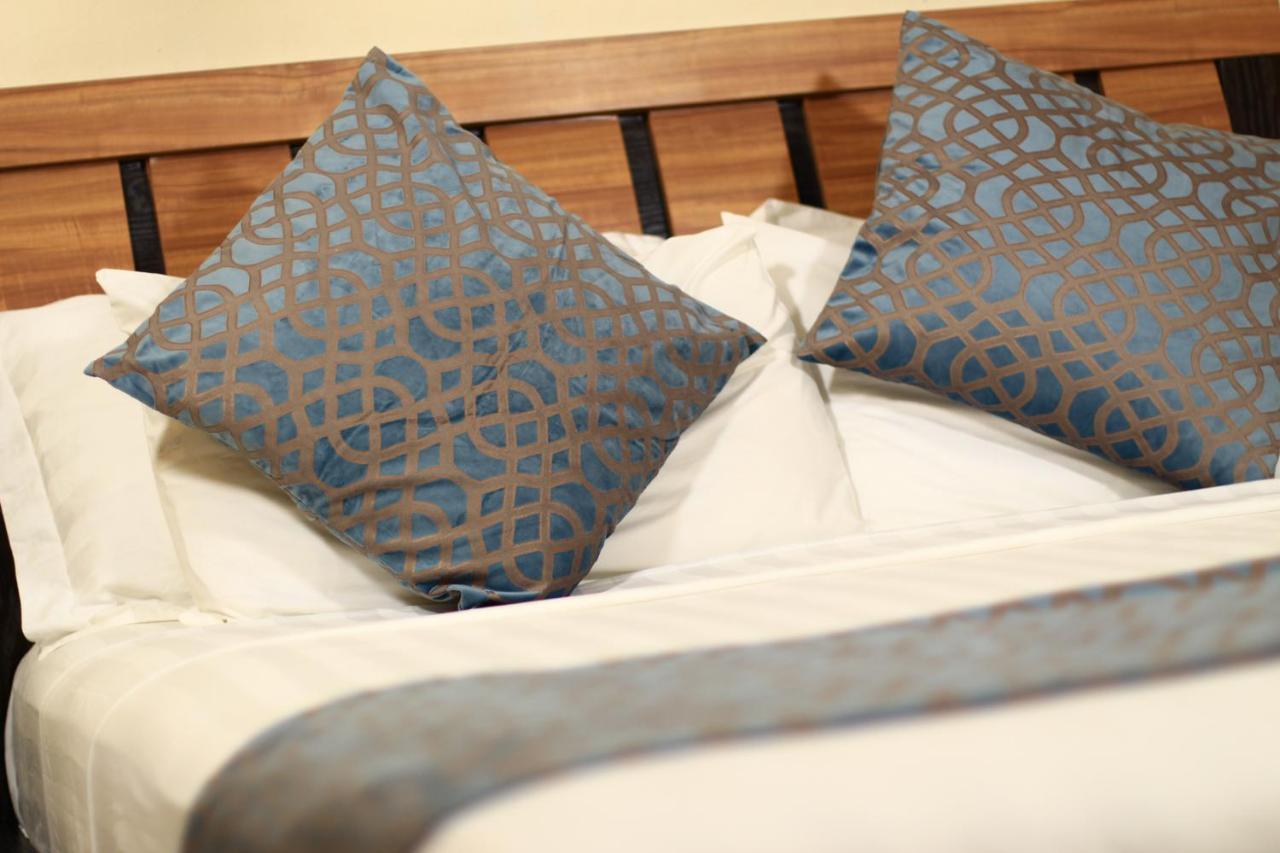 Chamiachi Hotel & Apartments Бамбури Екстериор снимка