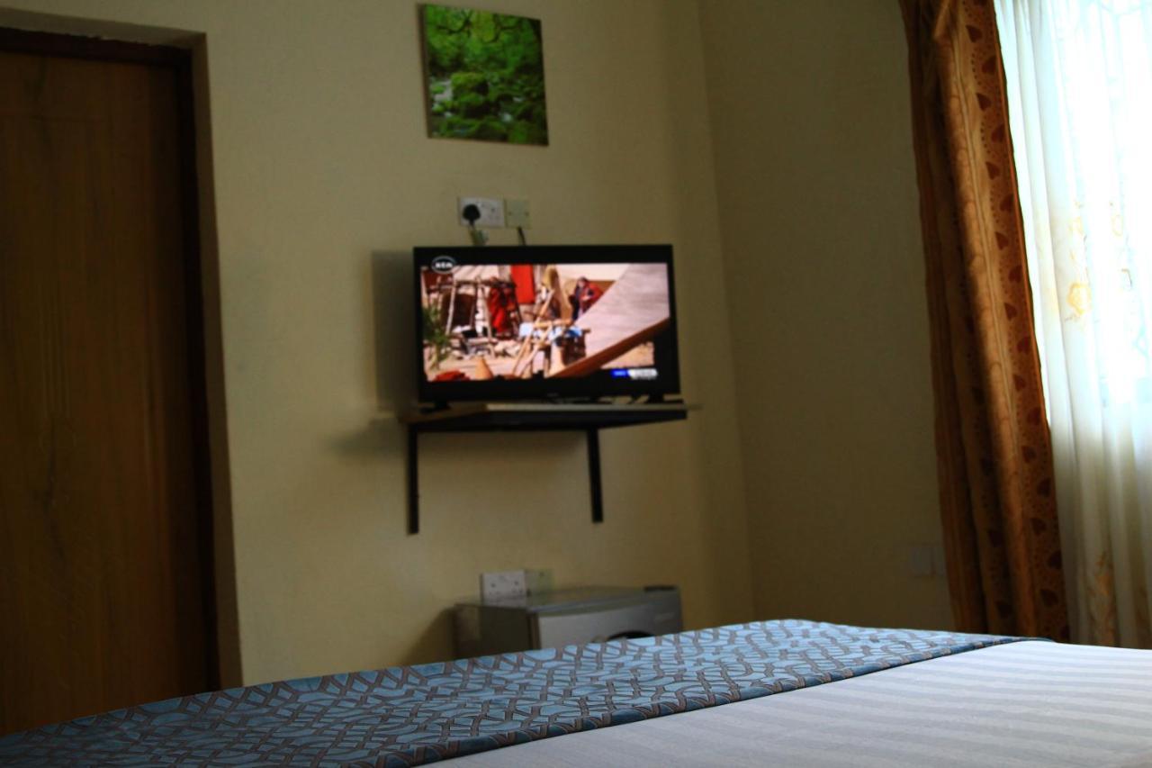 Chamiachi Hotel & Apartments Бамбури Екстериор снимка