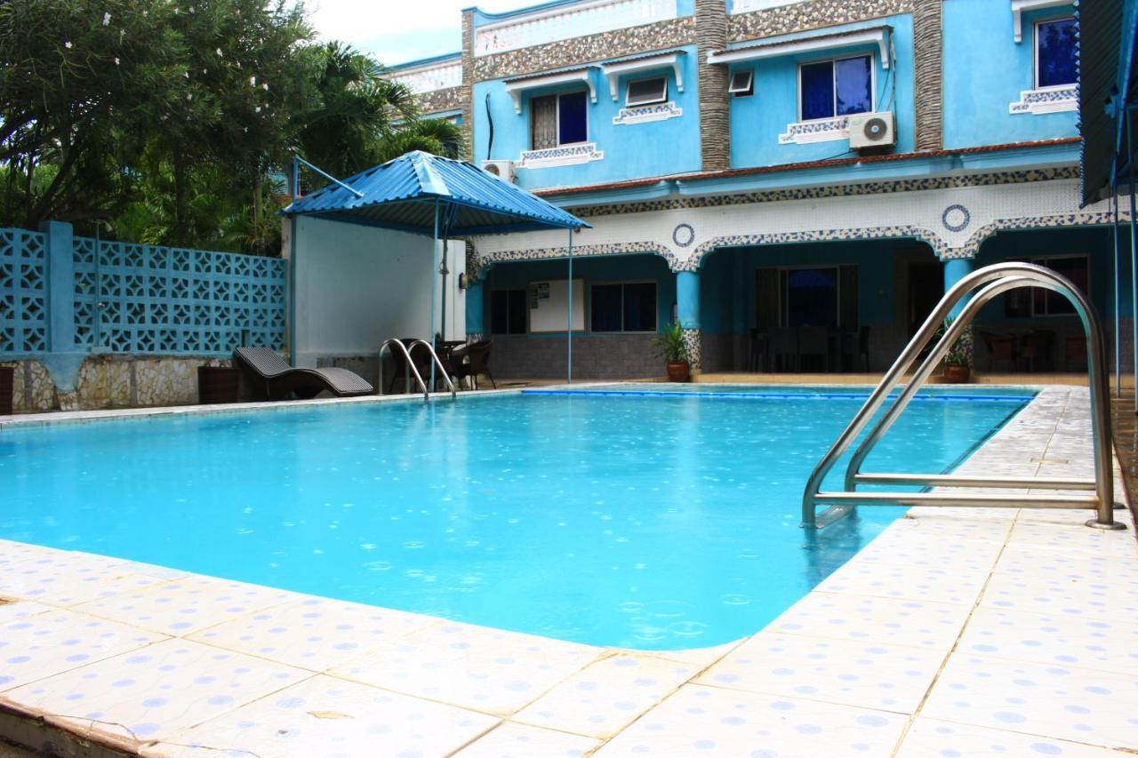 Chamiachi Hotel & Apartments Бамбури Екстериор снимка